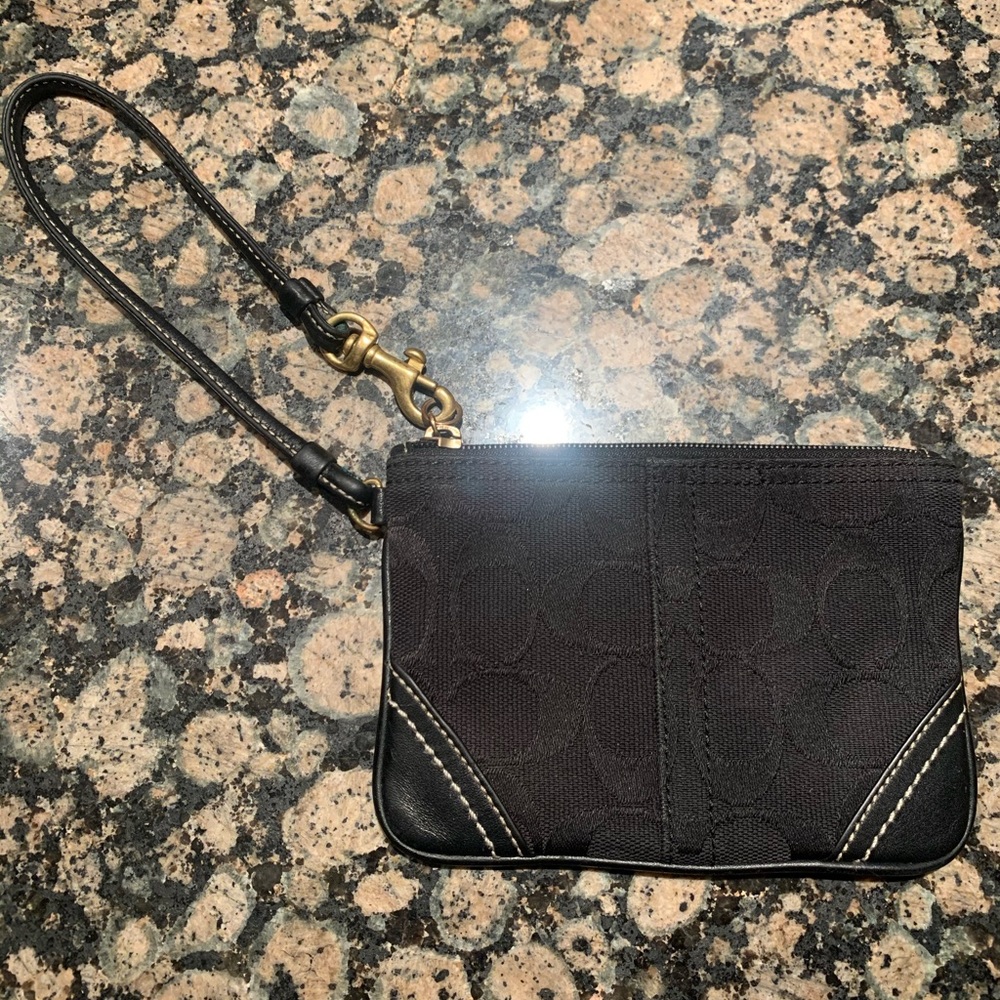 Coach Signature Wristlet (black) 🖤